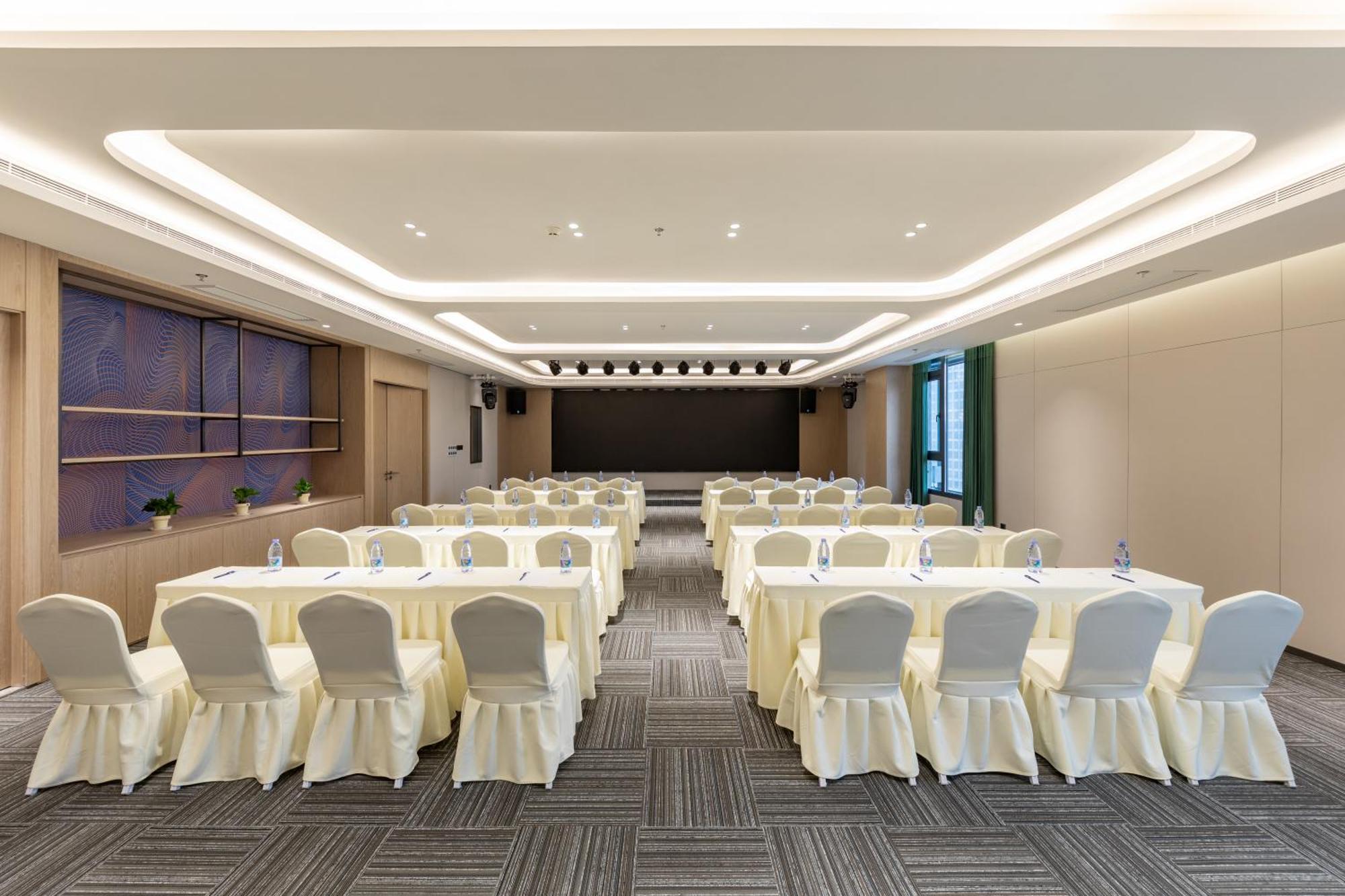 Holiday Inn Express Changfeng Park Shanghái Exterior foto